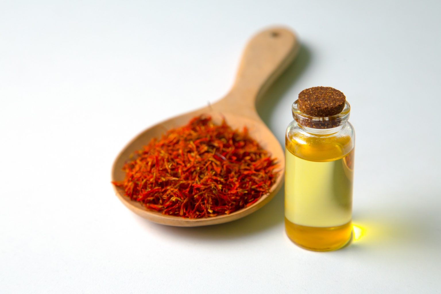 Aceite de cártamo qué es, para qué sirve y cómo beneficia a la salud Aceite de cártamo qué es, para qué sirve y cómo beneficia a la salud